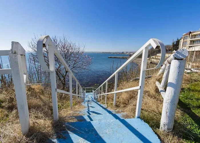 двустаен с морска панорама в Blue Bay Palace 公寓 帕莫瑞