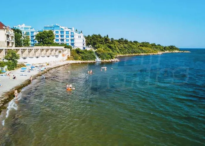 公寓 двустаен с морска панорама в Blue Bay Palace 帕莫瑞