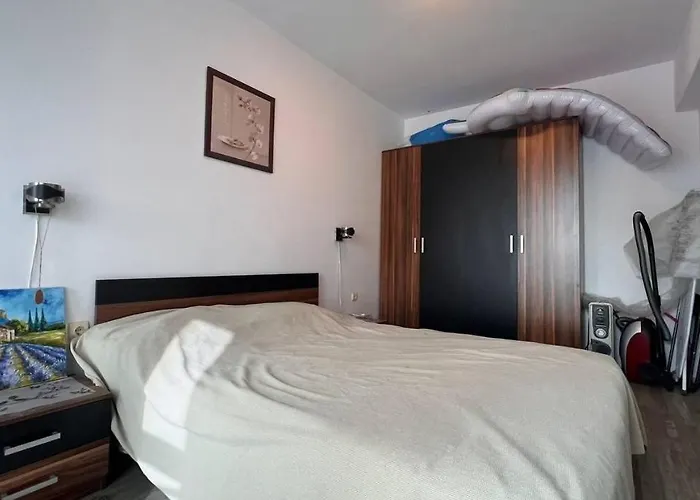 двустаен с морска панорама в Blue Bay Palace 公寓 *