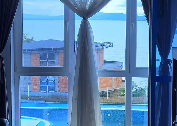 двустаен с морска панорама в Blue Bay Palace 公寓 帕莫瑞