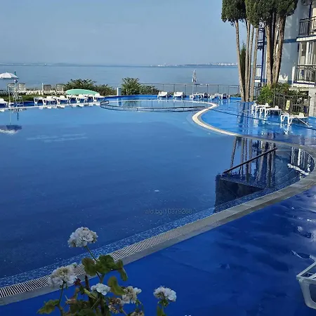 Apartament двустаен с морска панорама в Blue Bay Palace